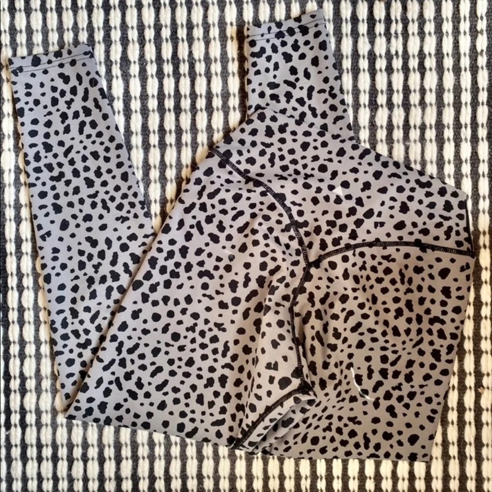 BALANCE ATHLETIC / VITALITY. Midnight Snow Leopard Leggings